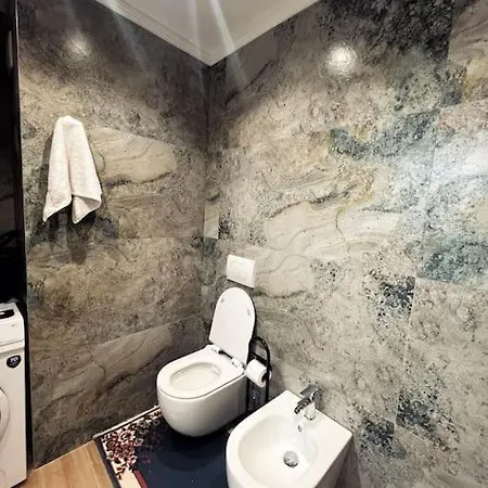 Art's Apartment