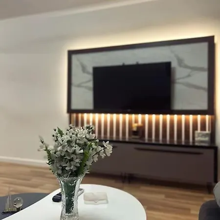 Art's Apartment *