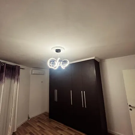 Art's Apartment *