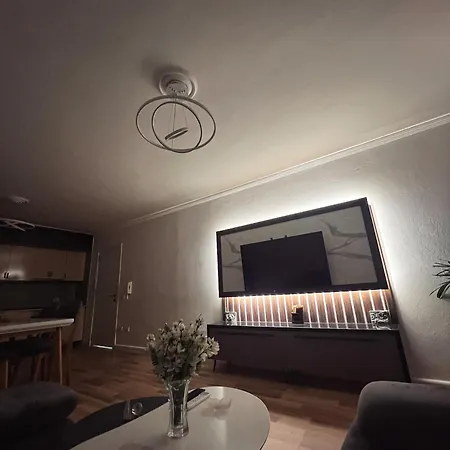 Apartment Art's
